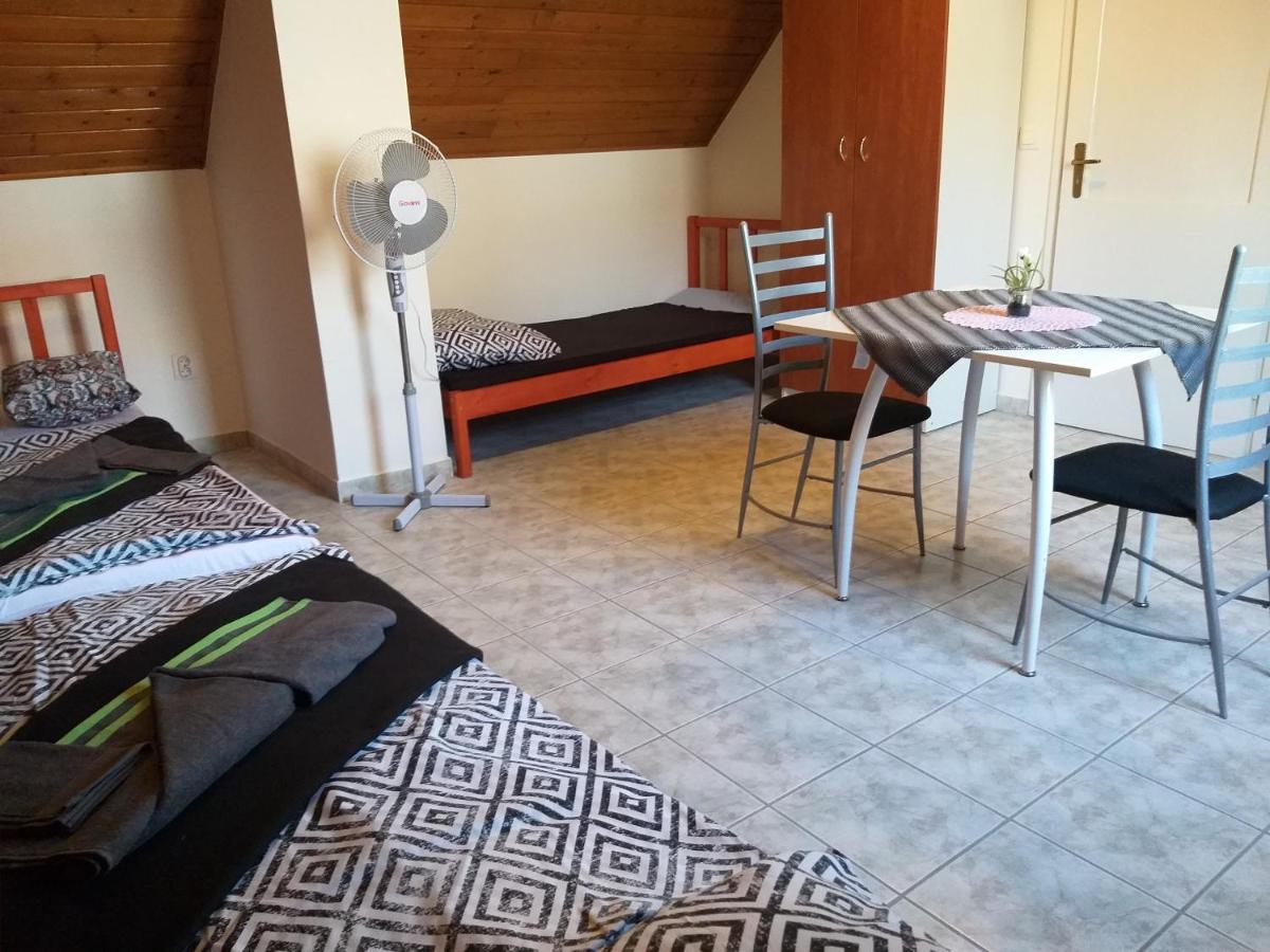 Azure House Aparthotel Keszthely Ngoại thất bức ảnh