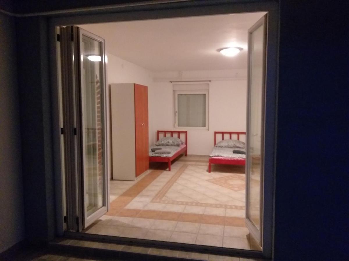 Azure House Aparthotel Keszthely Ngoại thất bức ảnh