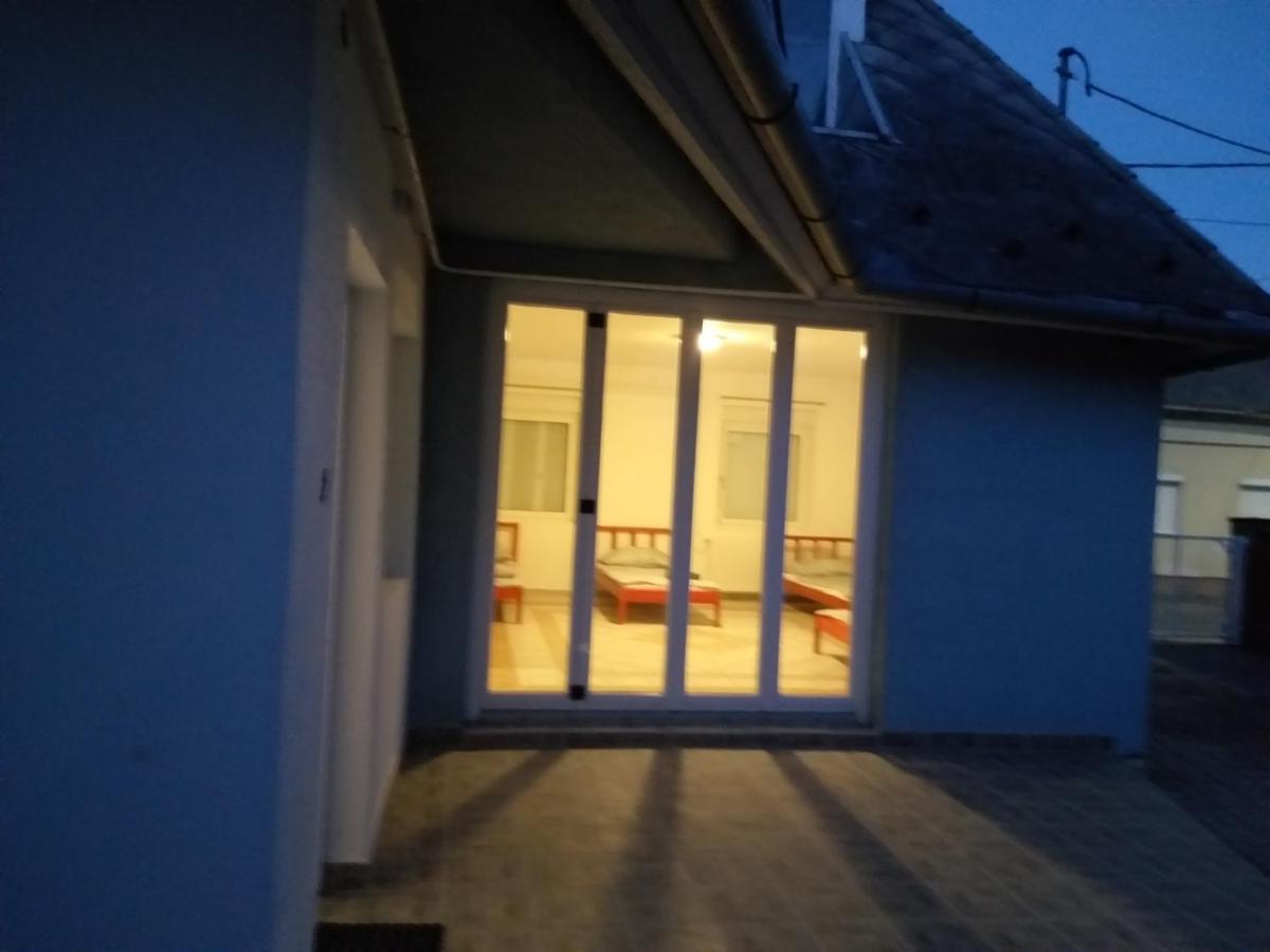 Azure House Aparthotel Keszthely Ngoại thất bức ảnh