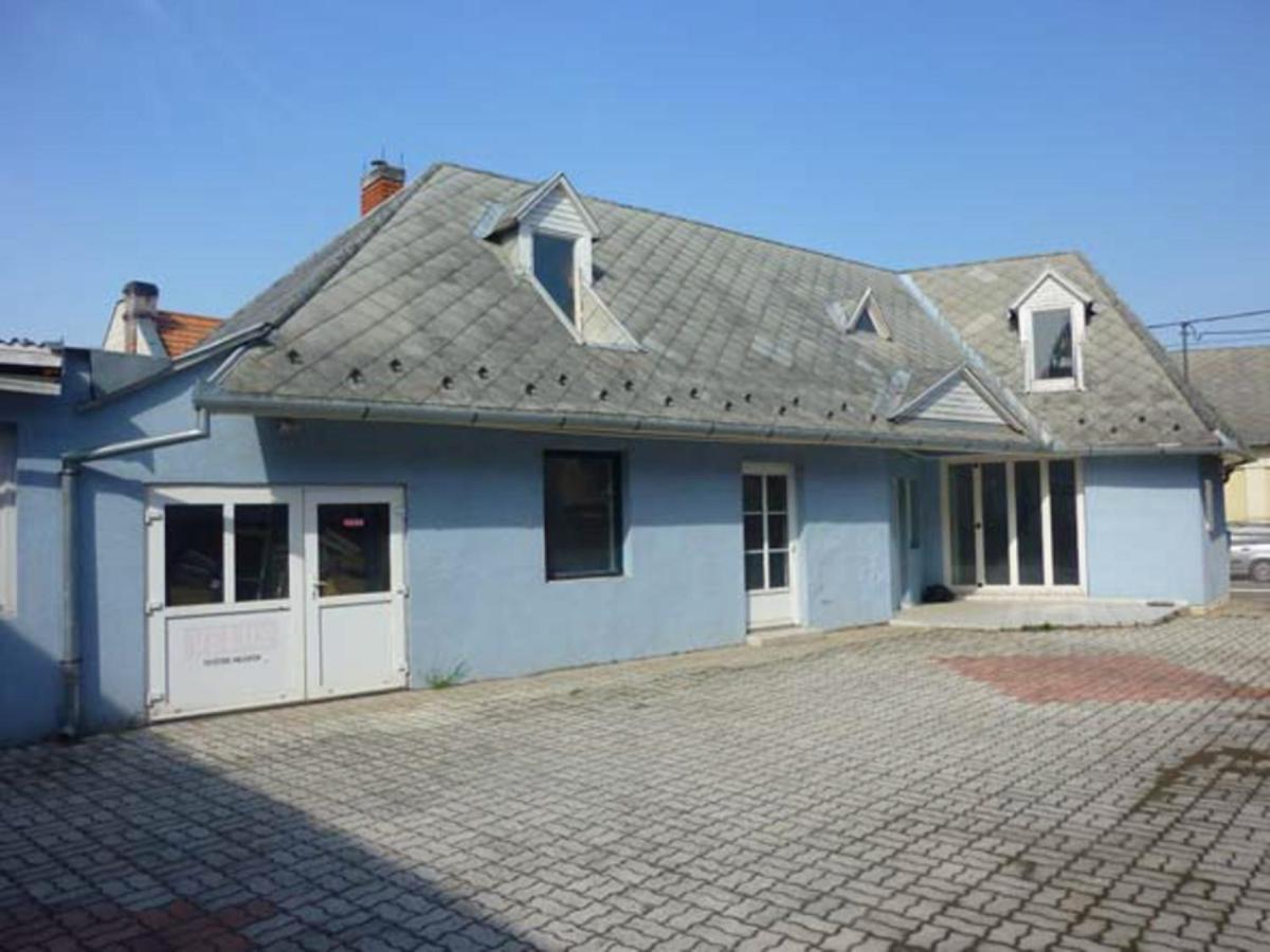 Azure House Aparthotel Keszthely Ngoại thất bức ảnh