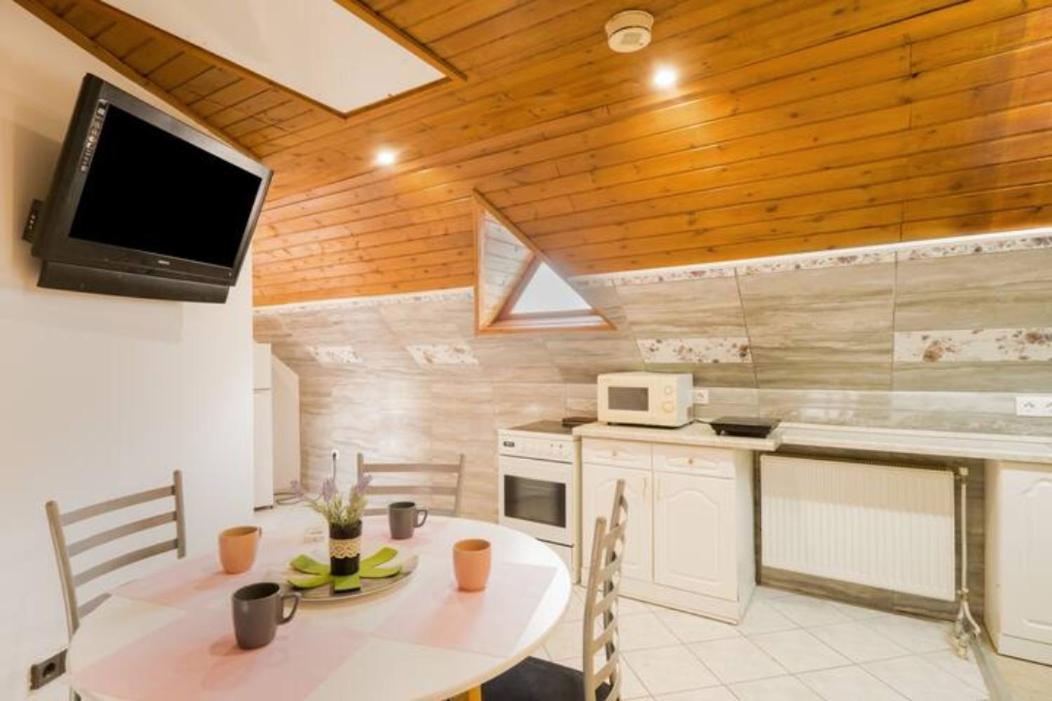 Azure House Aparthotel Keszthely Ngoại thất bức ảnh