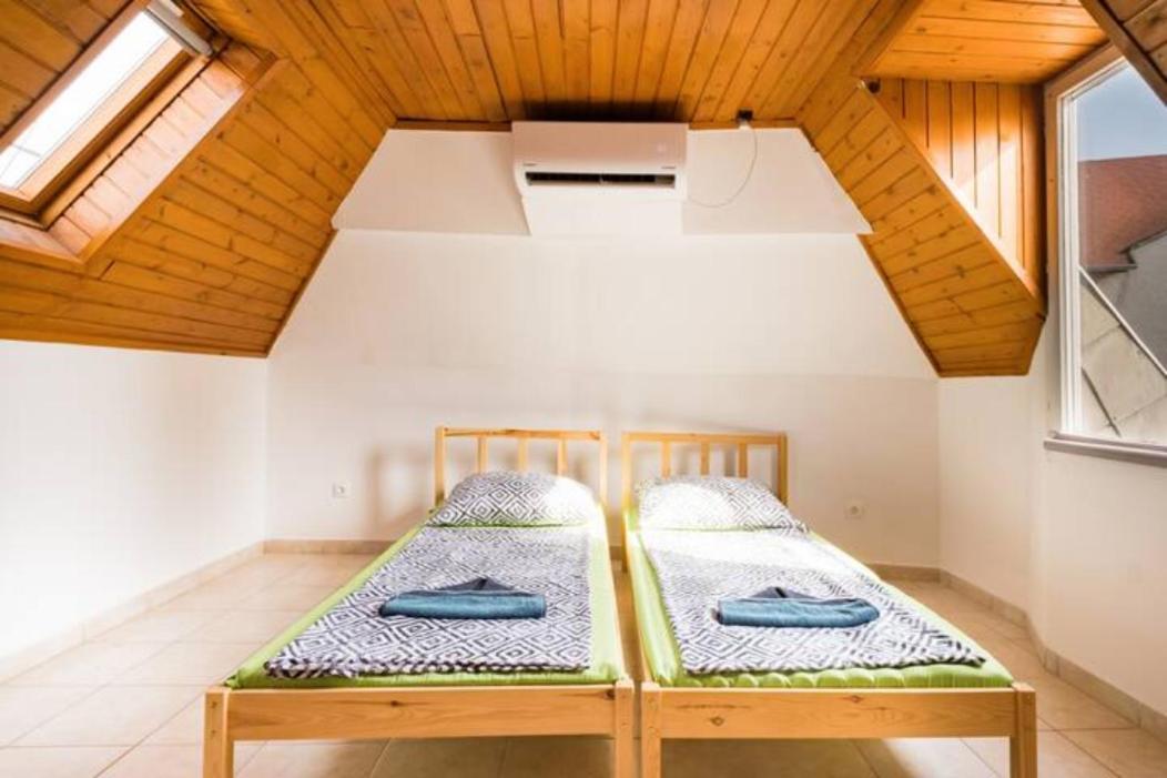 Azure House Aparthotel Keszthely Ngoại thất bức ảnh