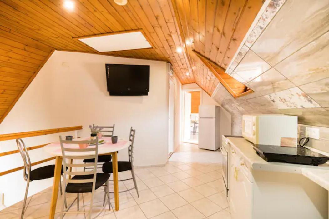 Azure House Aparthotel Keszthely Ngoại thất bức ảnh