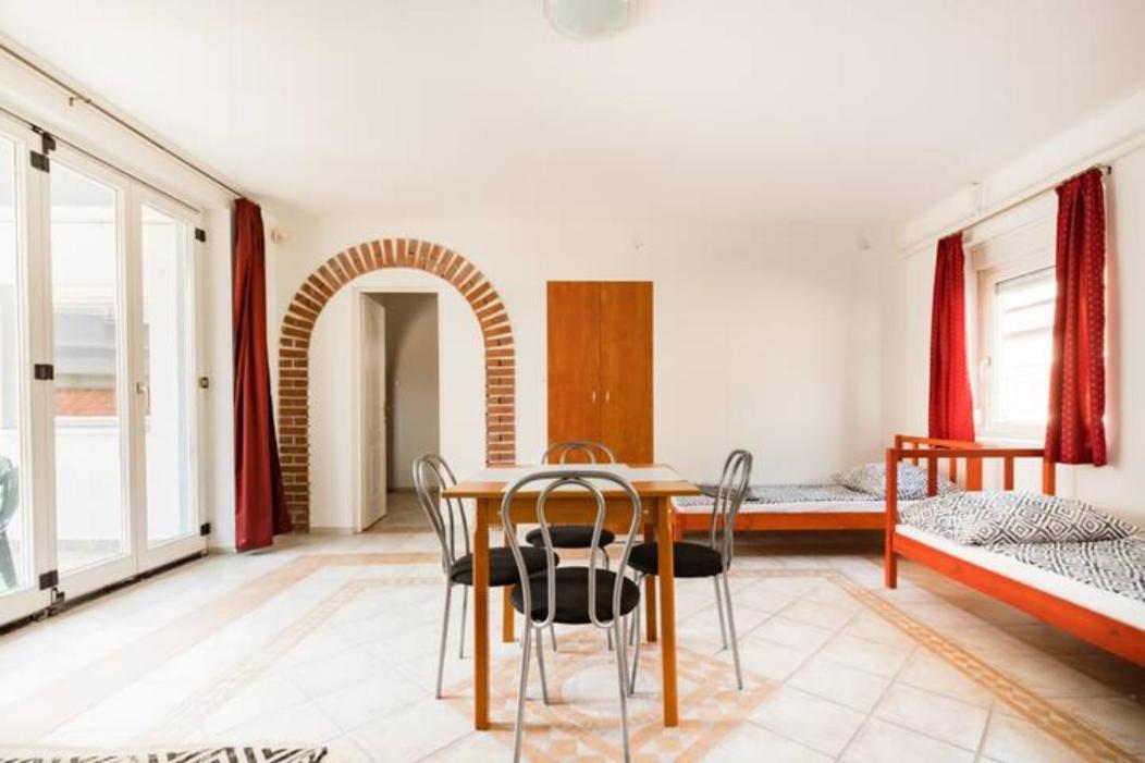 Azure House Aparthotel Keszthely Ngoại thất bức ảnh